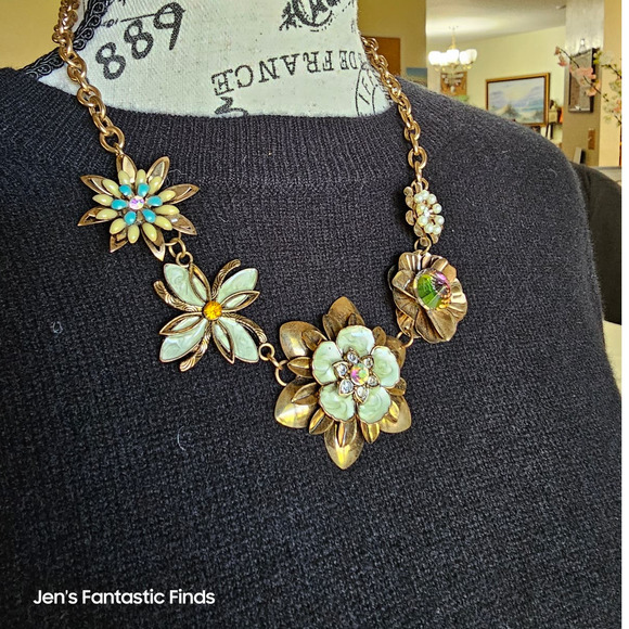 Vintage Enamel and Rhinestone Metal Floral Adjustable Necklace 18"-20" - Picture 4 of 9